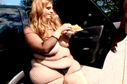 BBW Eats Fried Chicken While Fucked