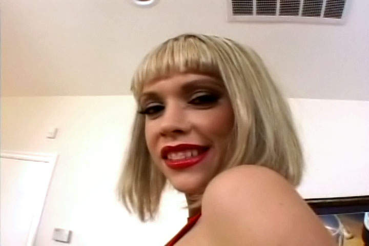 Blondeshell Sucks and Grabs Some Balls!